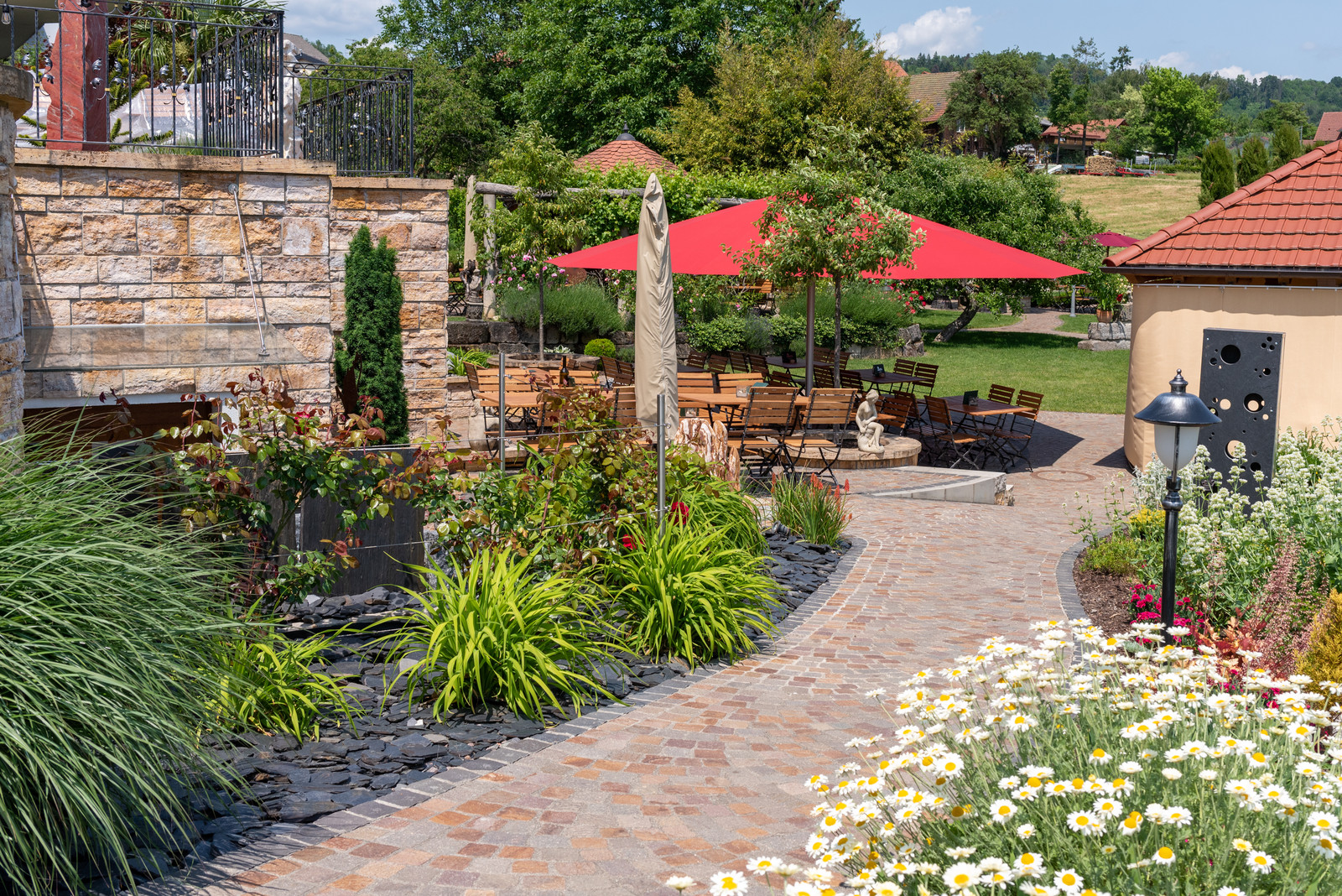 Schaugarten im Klettgaublick mit Blick zur Café-Terrasse